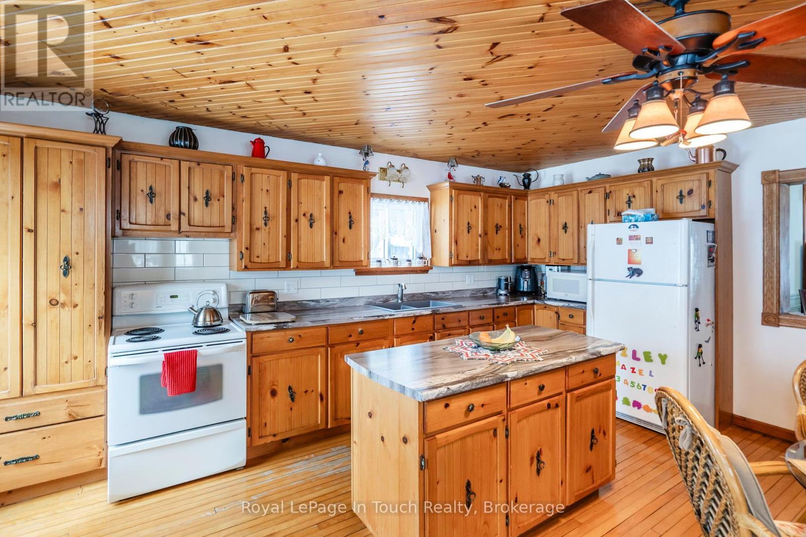 












306 CHURCH STREET

,
Penetanguishene,




Ontario
L9M1G5

