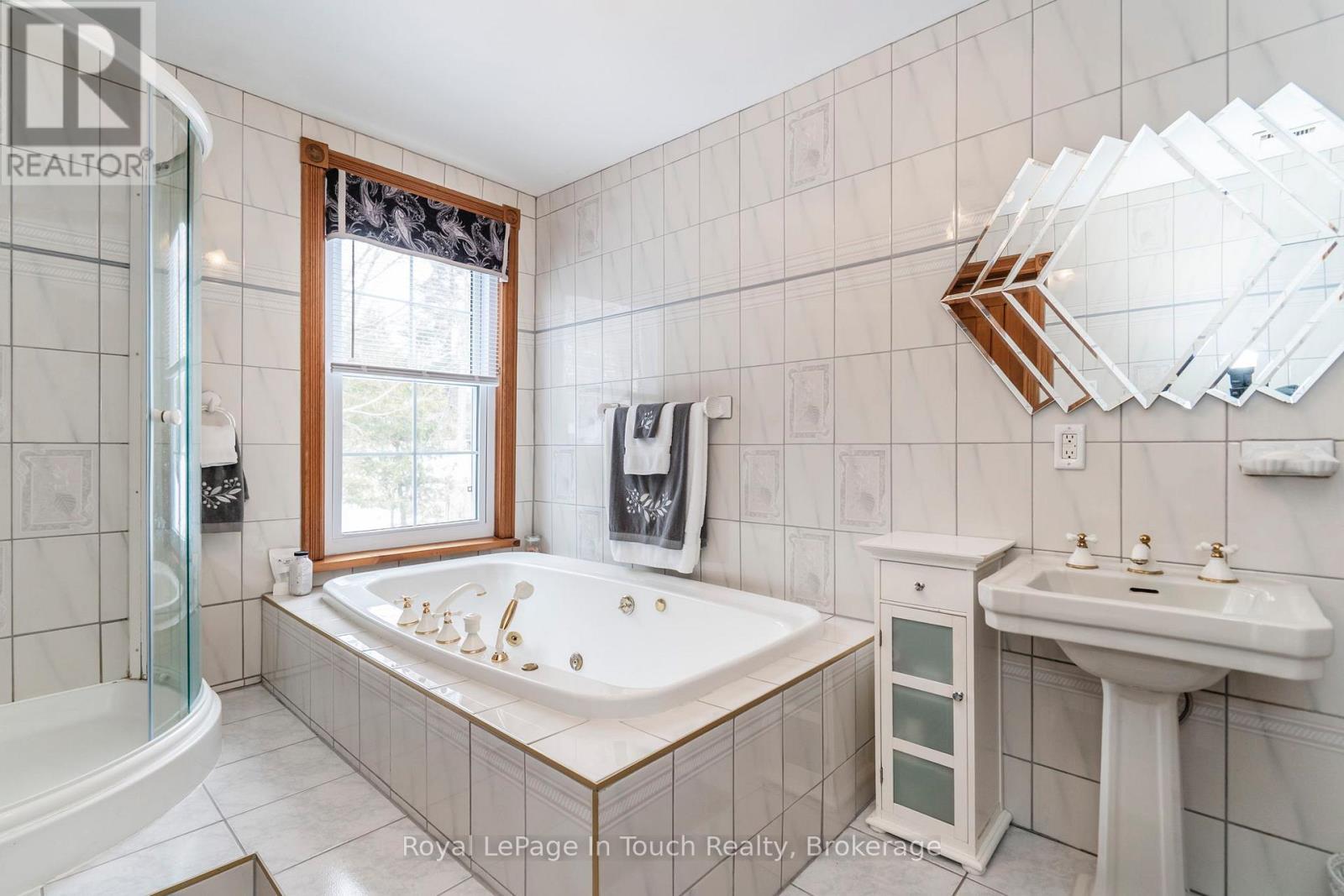 












306 CHURCH STREET

,
Penetanguishene,




Ontario
L9M1G5

