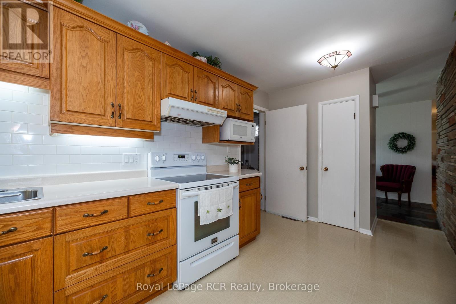 












149 7TH AVENUE E

,
Owen Sound,




Ontario
N4K2W8

