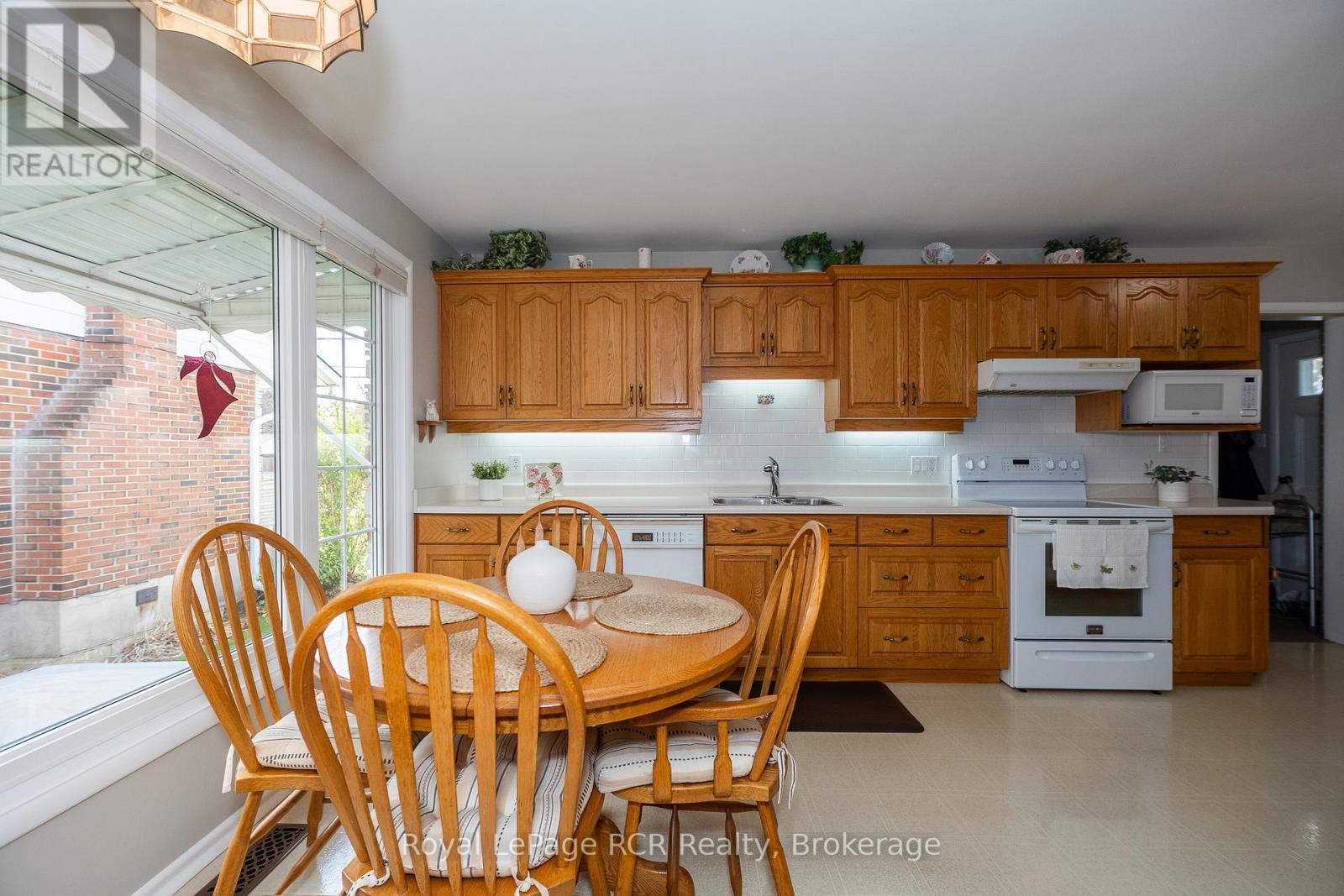 












149 7TH AVENUE E

,
Owen Sound,




Ontario
N4K2W8

