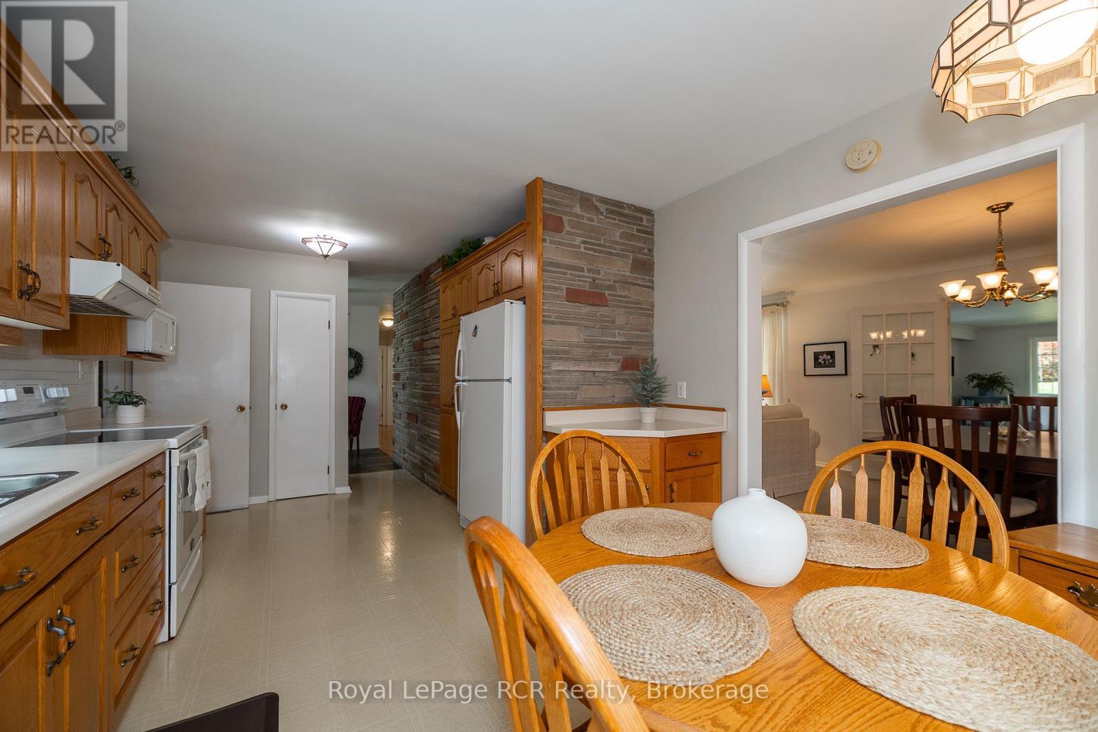 












149 7TH AVENUE E

,
Owen Sound,




Ontario
N4K2W8

