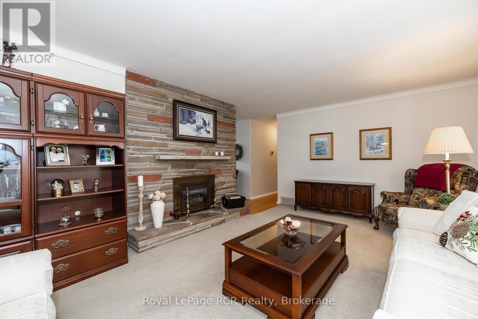 












149 7TH AVENUE E

,
Owen Sound,




Ontario
N4K2W8

