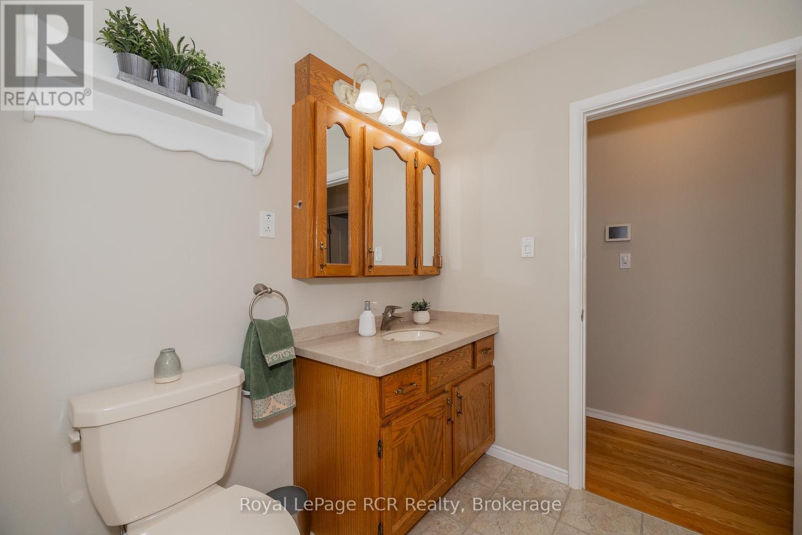 












149 7TH AVENUE E

,
Owen Sound,




Ontario
N4K2W8

