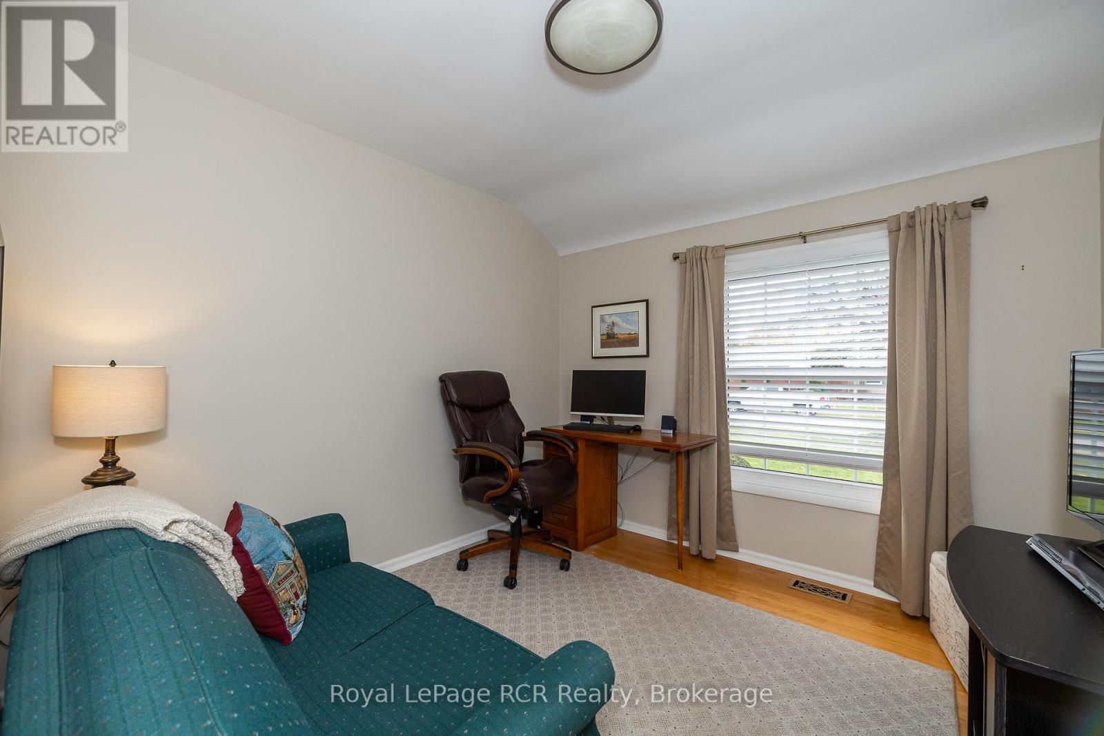 












149 7TH AVENUE E

,
Owen Sound,




Ontario
N4K2W8

