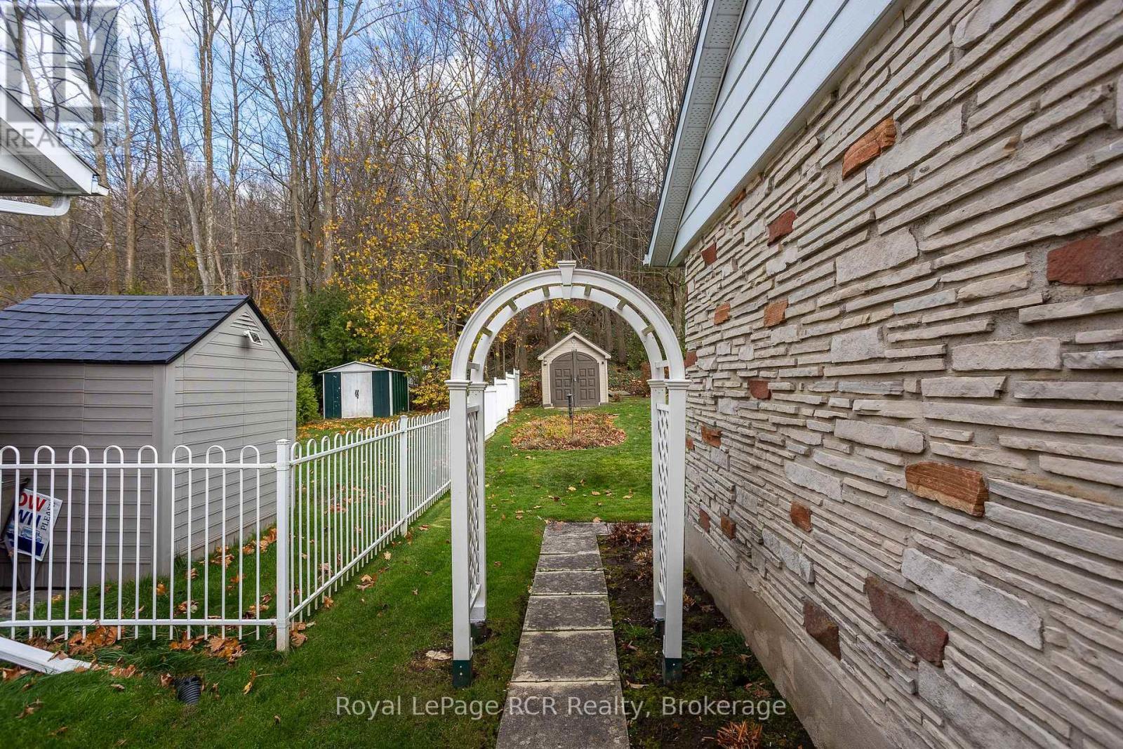 












149 7TH AVENUE E

,
Owen Sound,




Ontario
N4K2W8

