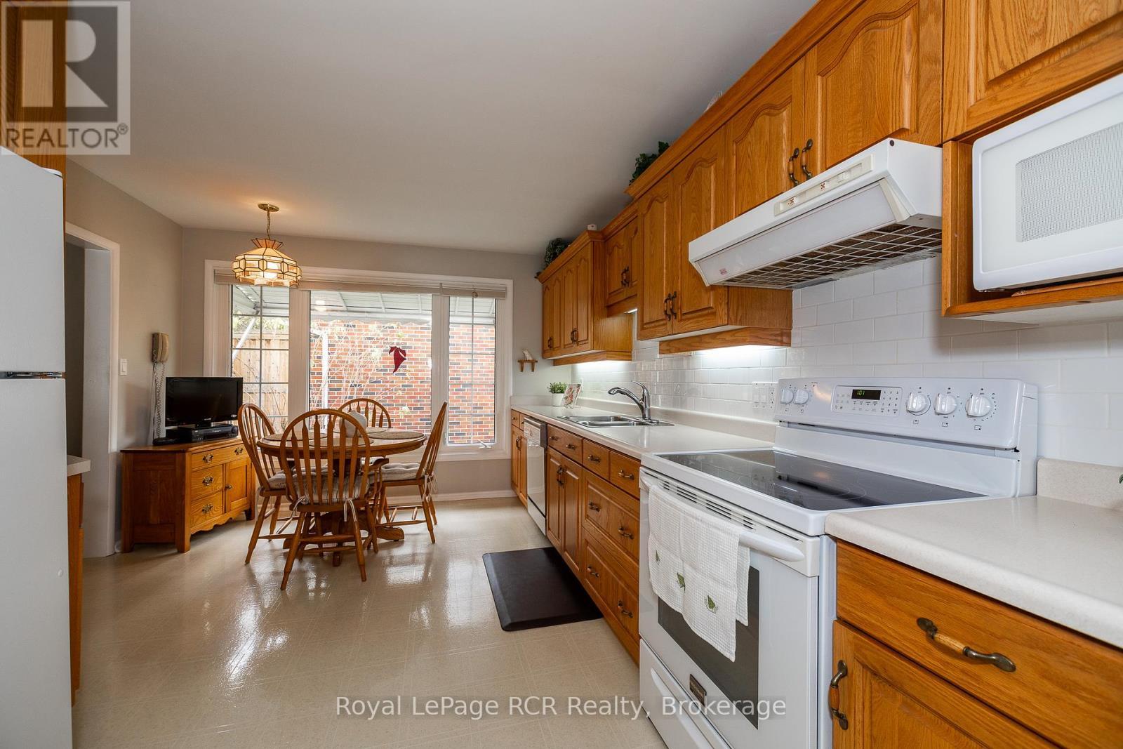 












149 7TH AVENUE E

,
Owen Sound,




Ontario
N4K2W8

