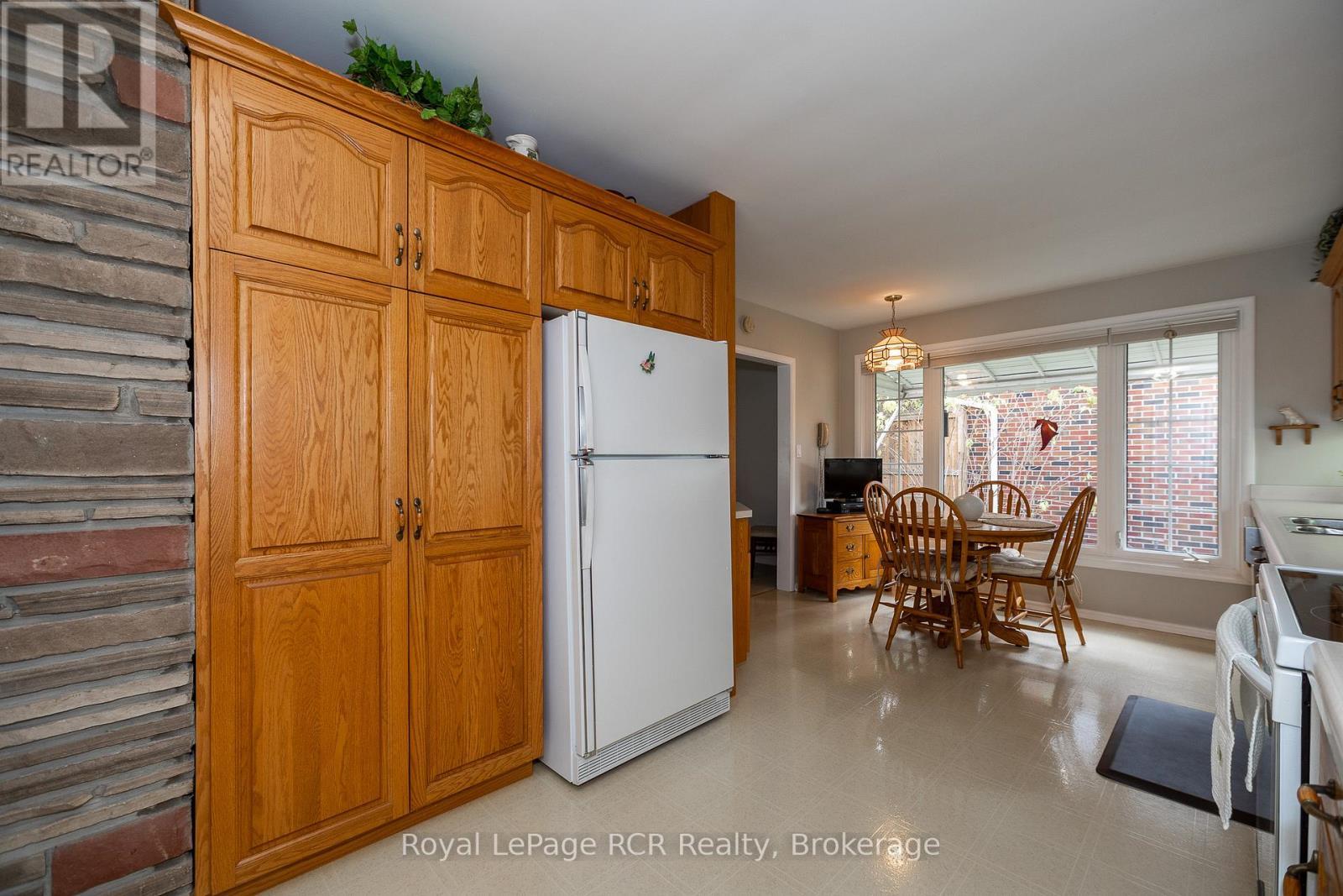 












149 7TH AVENUE E

,
Owen Sound,




Ontario
N4K2W8

