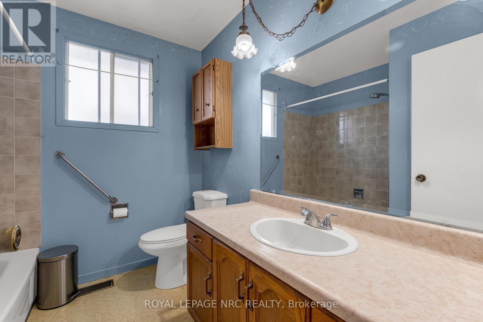 












52 ST GEORGE STREET

,
St. Catharines (Facer),




Ontario
L2M5P6

