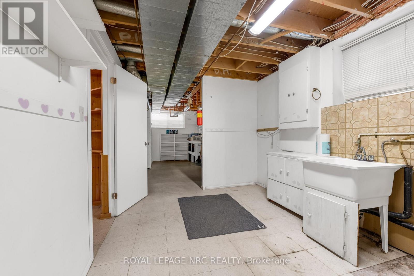 












52 ST GEORGE STREET

,
St. Catharines (Facer),




Ontario
L2M5P6

