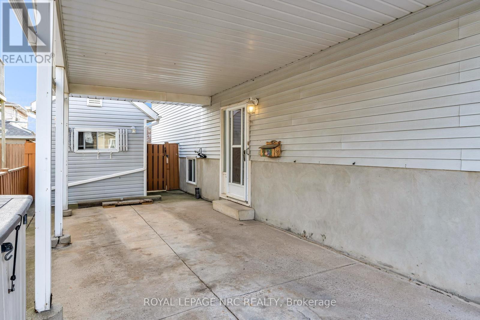 












52 ST GEORGE STREET

,
St. Catharines (Facer),




Ontario
L2M5P6

