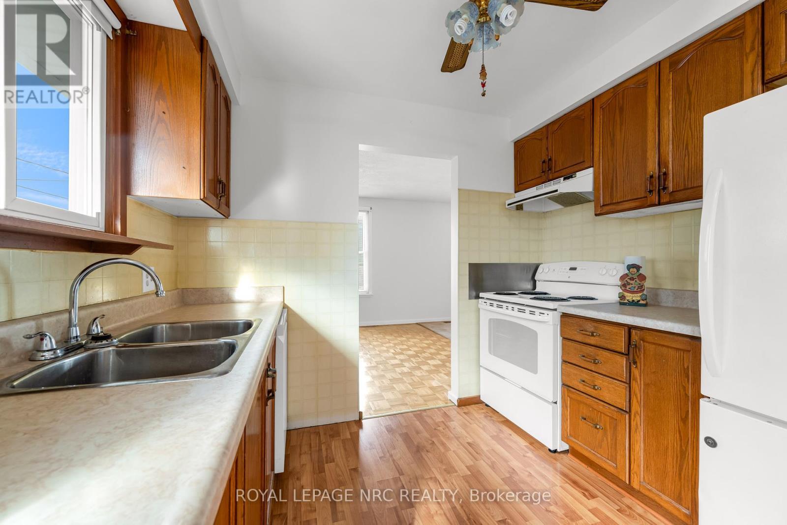 












52 ST GEORGE STREET

,
St. Catharines (Facer),




Ontario
L2M5P6

