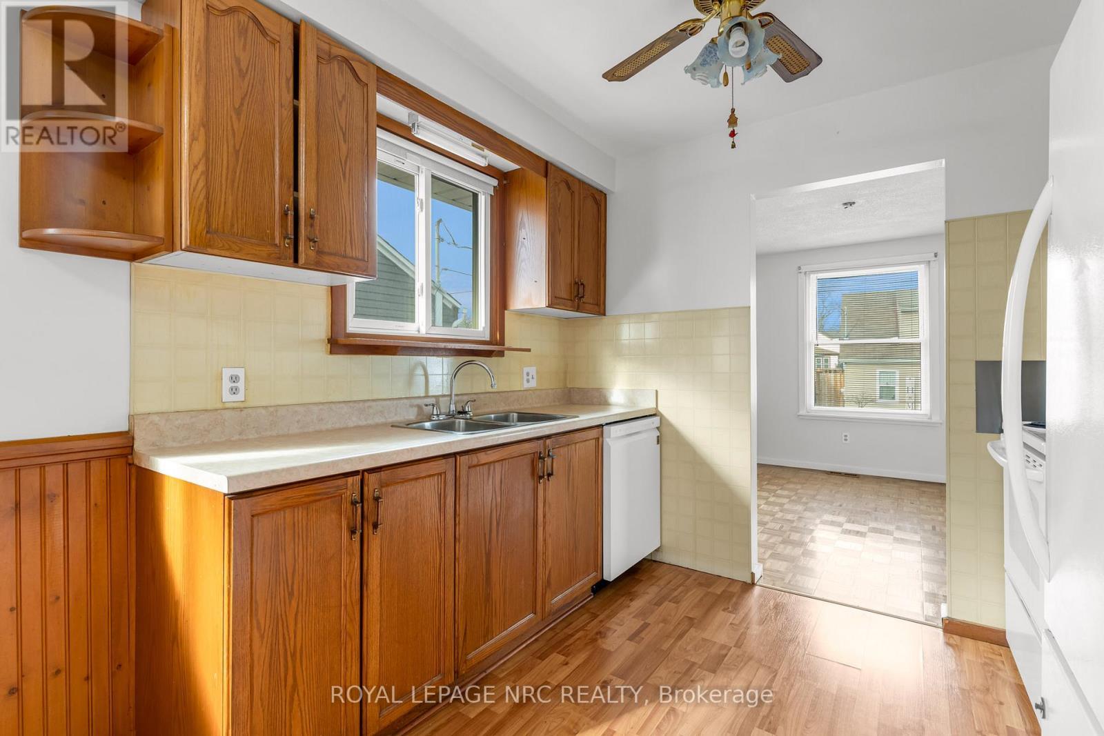 












52 ST GEORGE STREET

,
St. Catharines (Facer),




Ontario
L2M5P6

