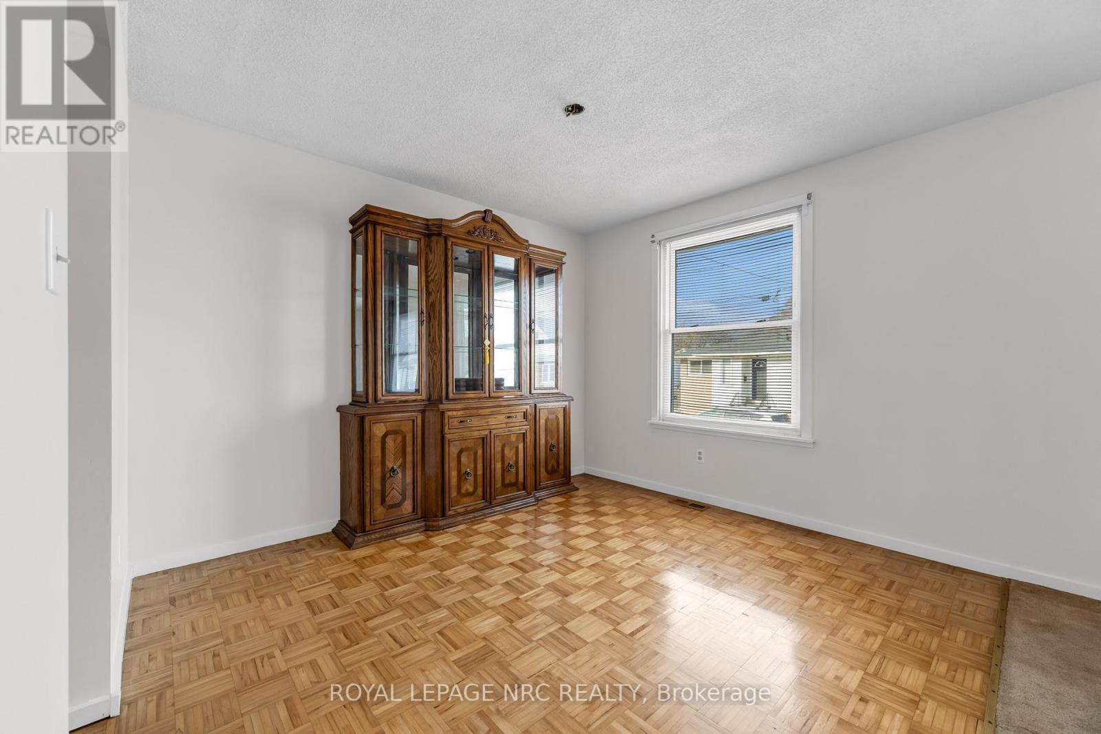 












52 ST GEORGE STREET

,
St. Catharines (Facer),




Ontario
L2M5P6

