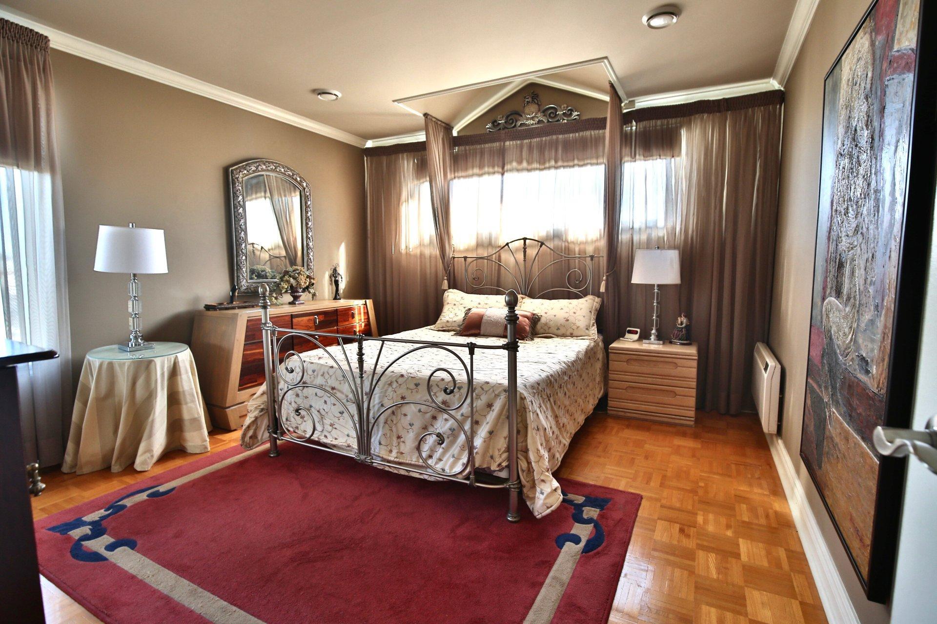 









653

 - 655


Rue Henri-Massé

,
Longueuil (Saint-Hubert),




QC
J3Y8T4

