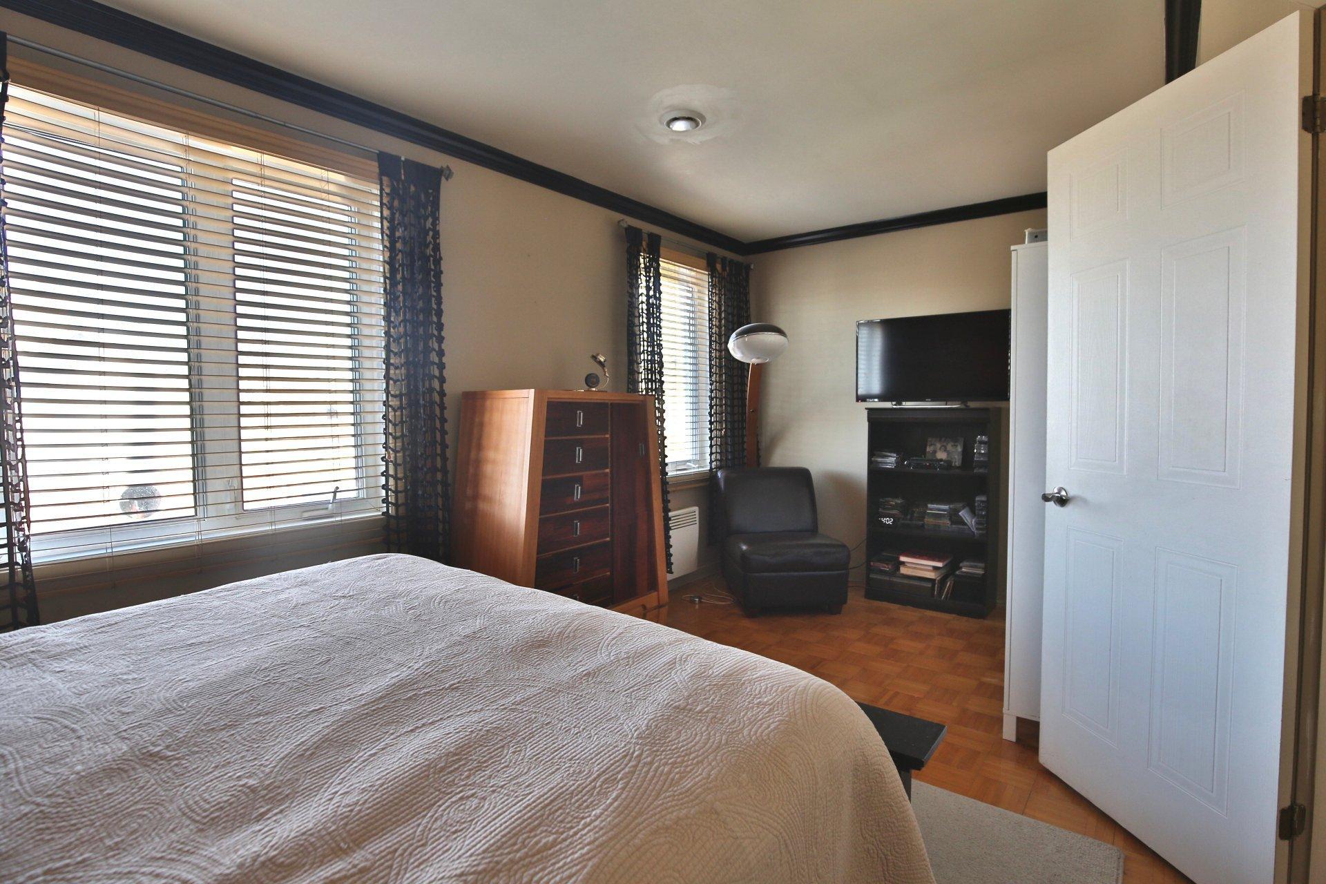 









653

 - 655


Rue Henri-Massé

,
Longueuil (Saint-Hubert),




QC
J3Y8T4

