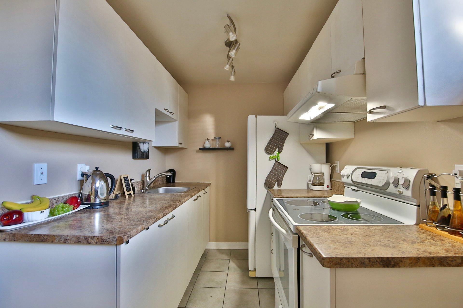 









653

 - 655


Rue Henri-Massé

,
Longueuil (Saint-Hubert),




QC
J3Y8T4


