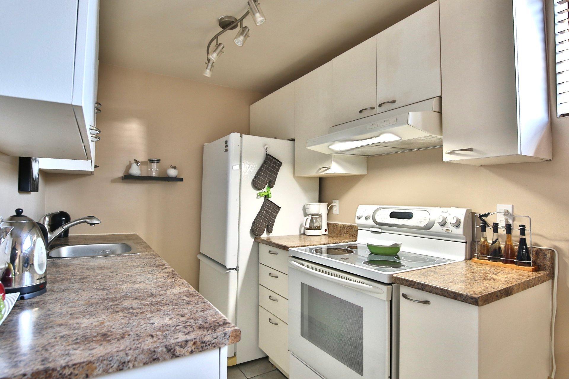 









653

 - 655


Rue Henri-Massé

,
Longueuil (Saint-Hubert),




QC
J3Y8T4

