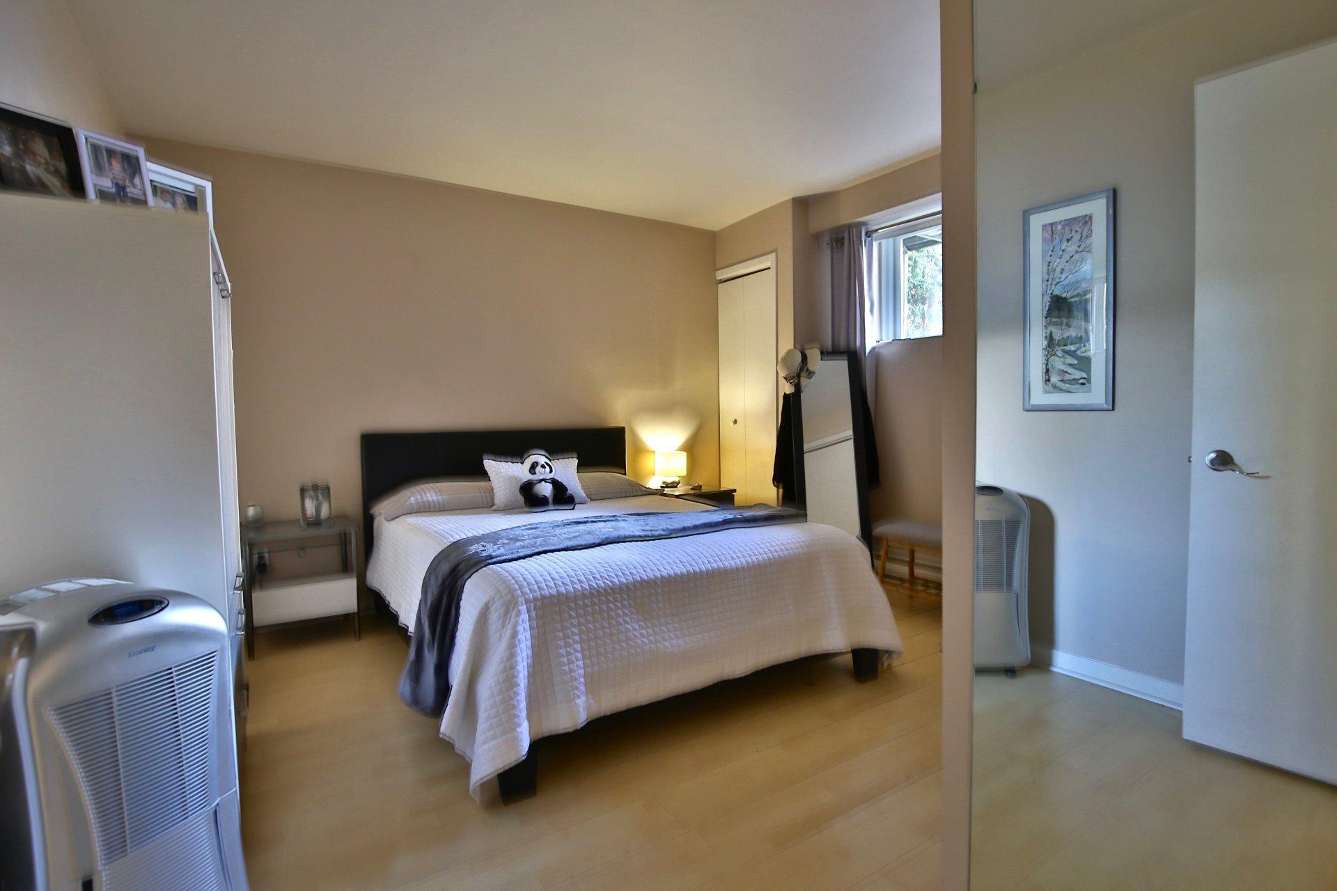 









653

 - 655


Rue Henri-Massé

,
Longueuil (Saint-Hubert),




QC
J3Y8T4

