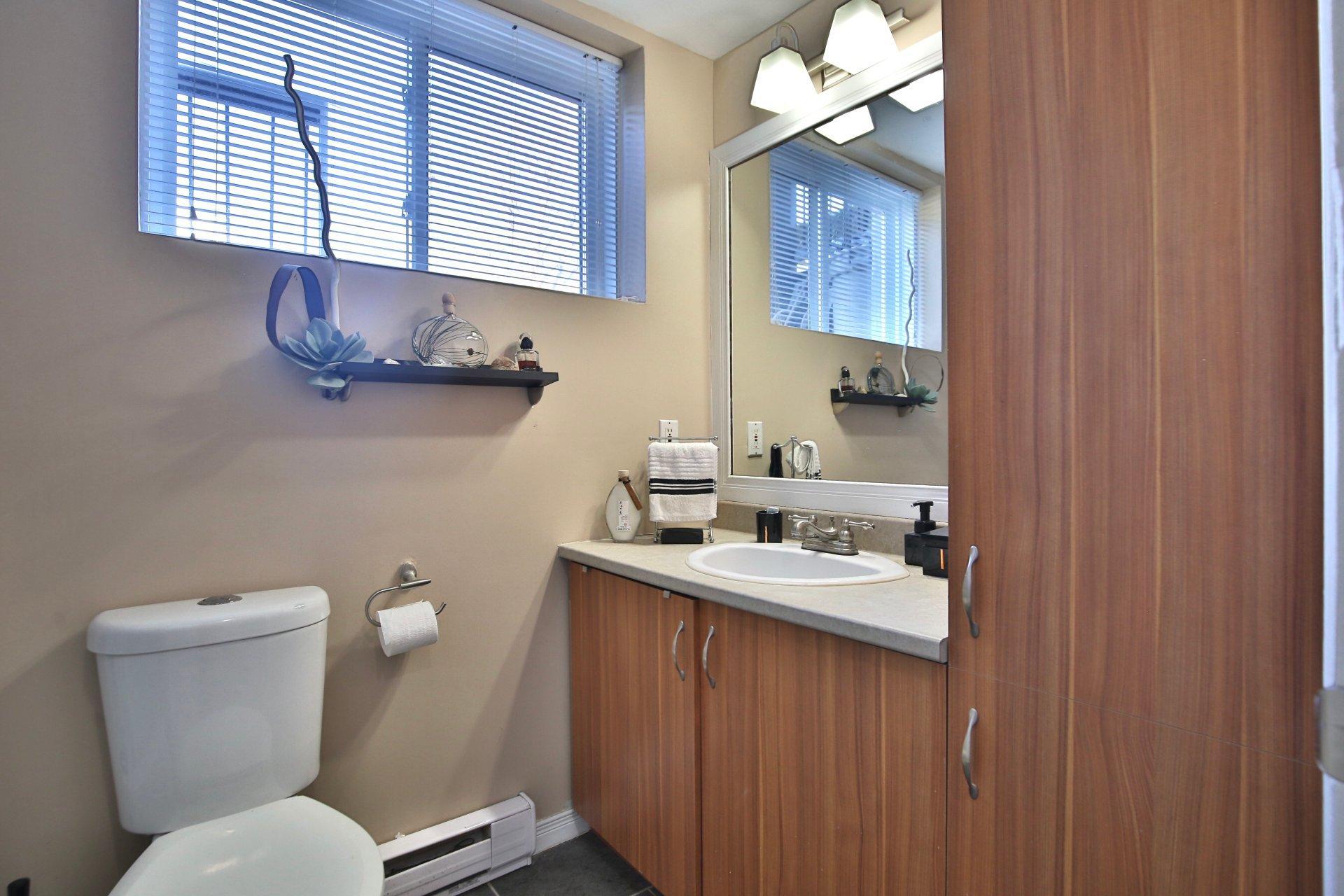 









653

 - 655


Rue Henri-Massé

,
Longueuil (Saint-Hubert),




QC
J3Y8T4

