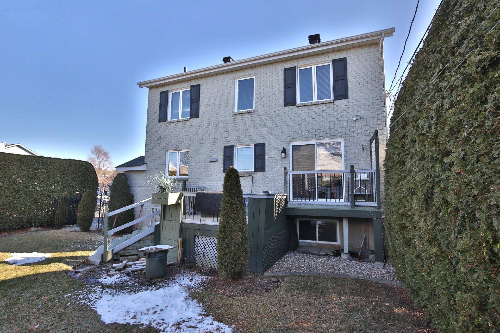 









653

 - 655


Rue Henri-Massé

,
Longueuil (Saint-Hubert),




QC
J3Y8T4


