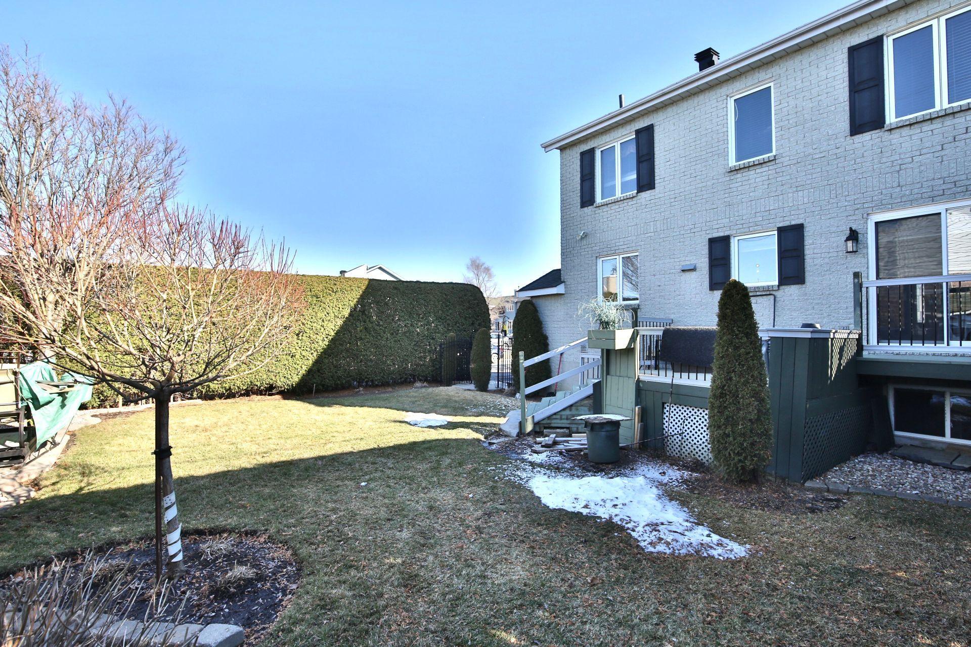 









653

 - 655


Rue Henri-Massé

,
Longueuil (Saint-Hubert),




QC
J3Y8T4

