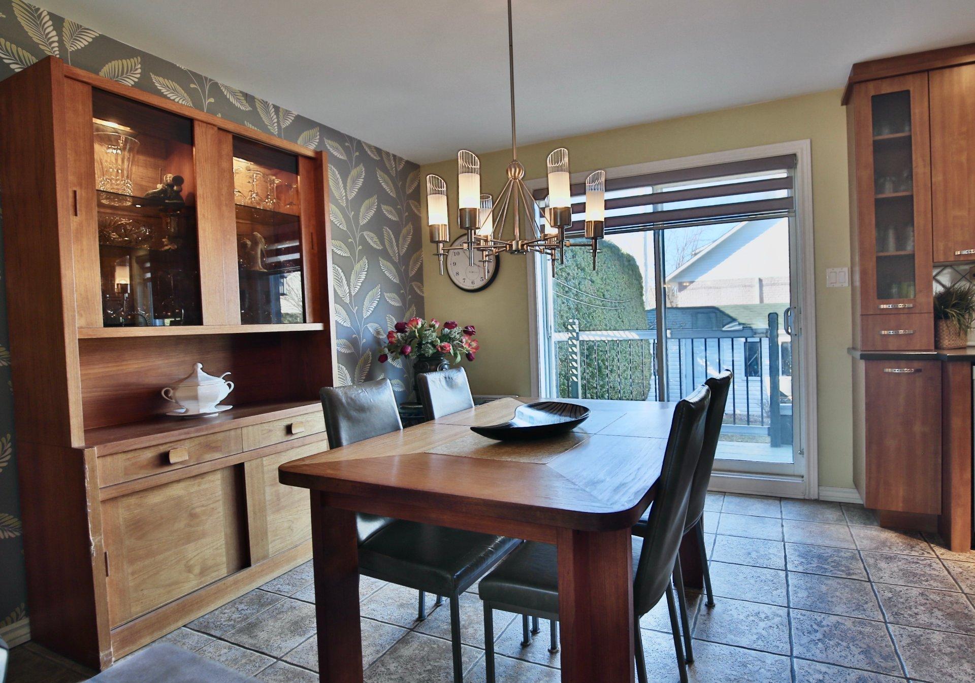 









653

 - 655


Rue Henri-Massé

,
Longueuil (Saint-Hubert),




QC
J3Y8T4

