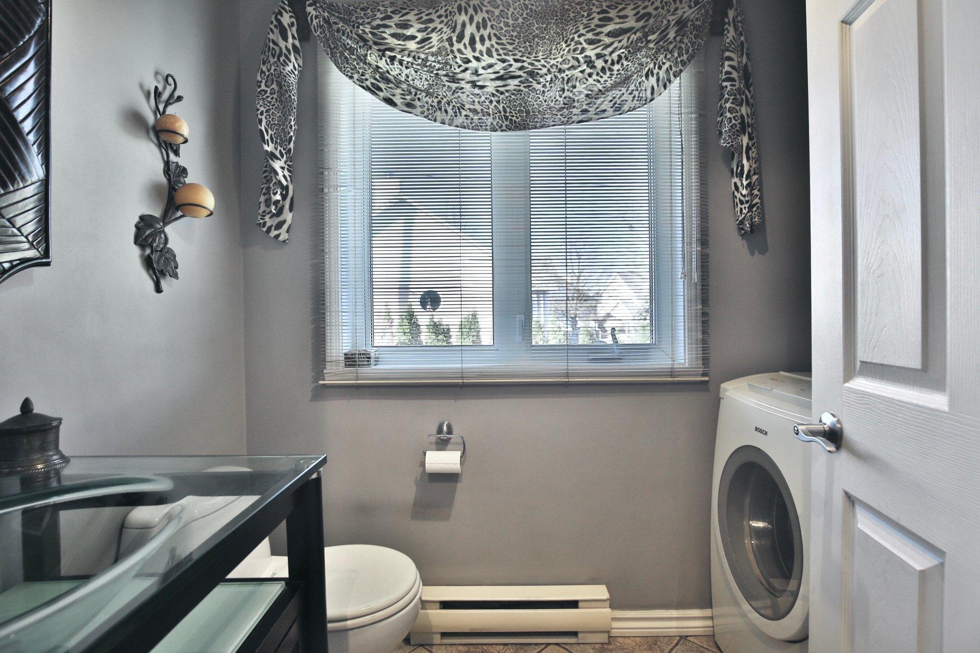 









653

 - 655


Rue Henri-Massé

,
Longueuil (Saint-Hubert),




QC
J3Y8T4

