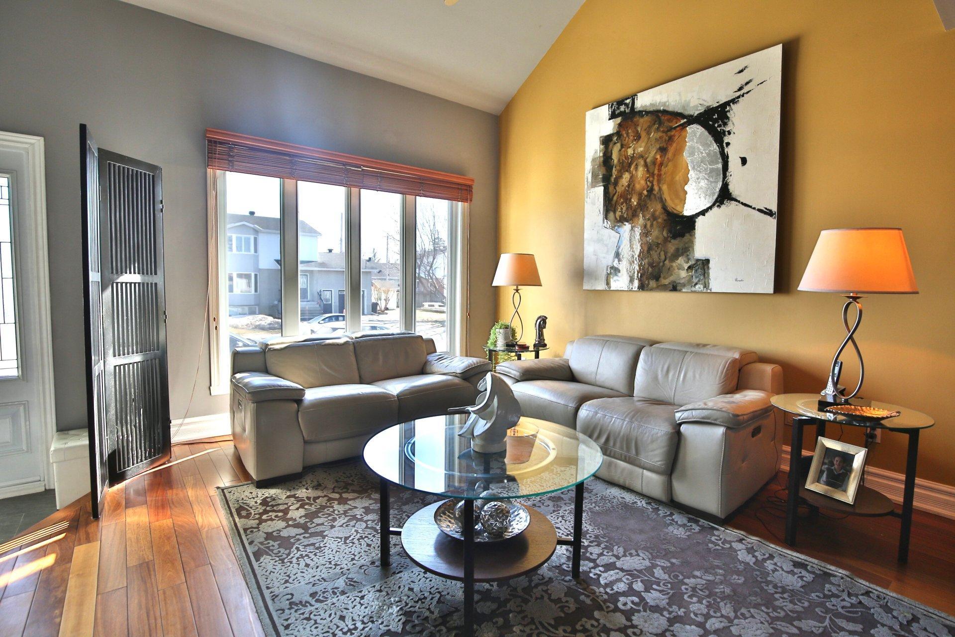 









653

 - 655


Rue Henri-Massé

,
Longueuil (Saint-Hubert),




QC
J3Y8T4

