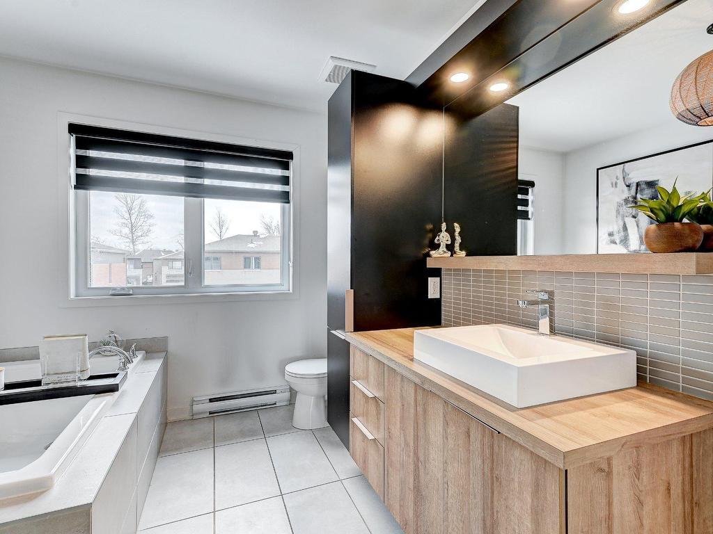 









2634


Rue des Salicaires

,
Longueuil (Le Vieux-Longueuil),




QC
J4M0B8

