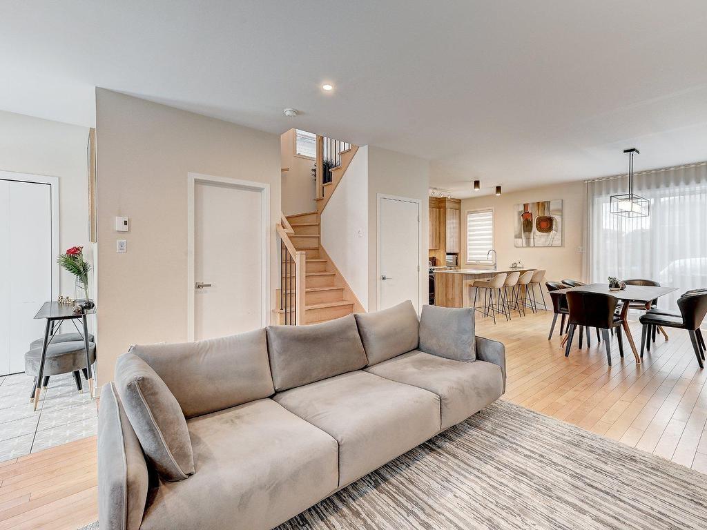 









2634


Rue des Salicaires

,
Longueuil (Le Vieux-Longueuil),




QC
J4M0B8

