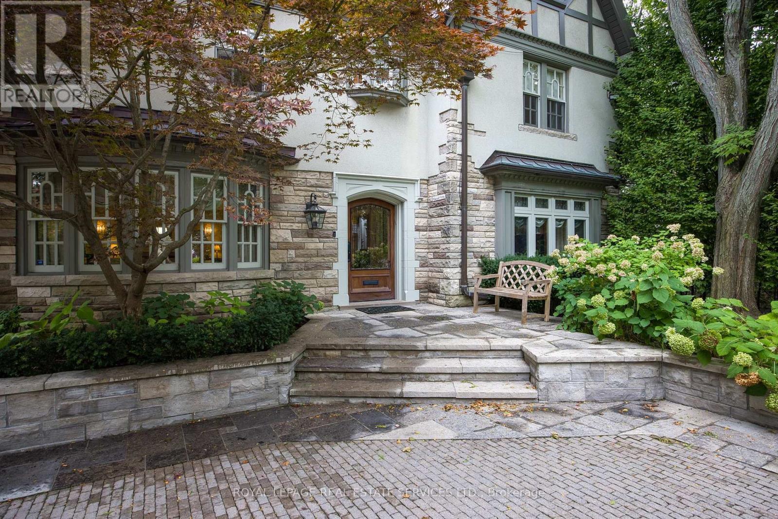 












80 OLD FOREST HILL ROAD

,
Toronto,




Ontario
M5P2R5

