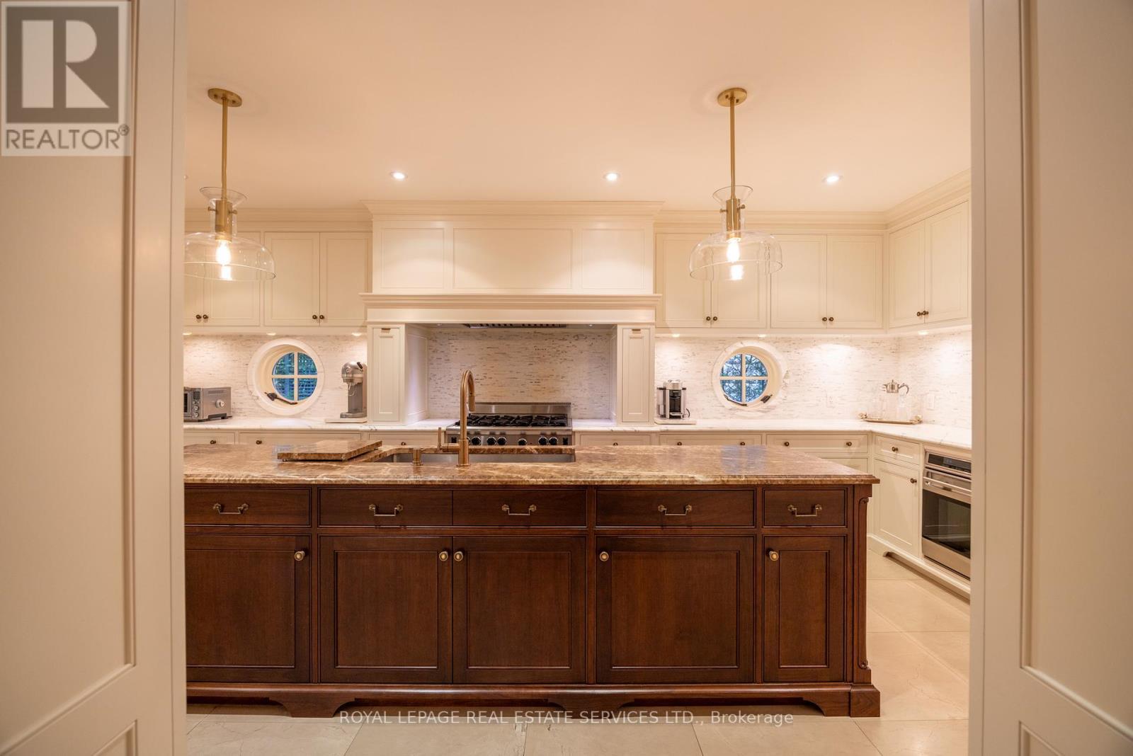 












80 OLD FOREST HILL ROAD

,
Toronto,




Ontario
M5P2R5

