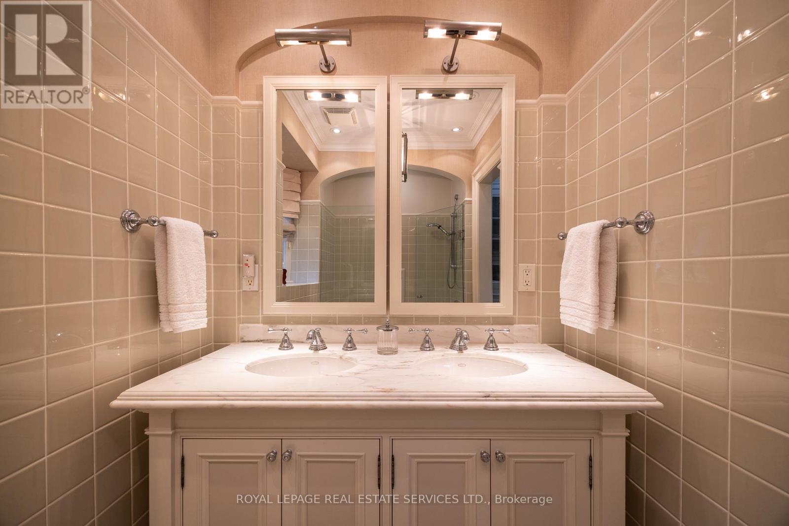 












80 OLD FOREST HILL ROAD

,
Toronto,




Ontario
M5P2R5

