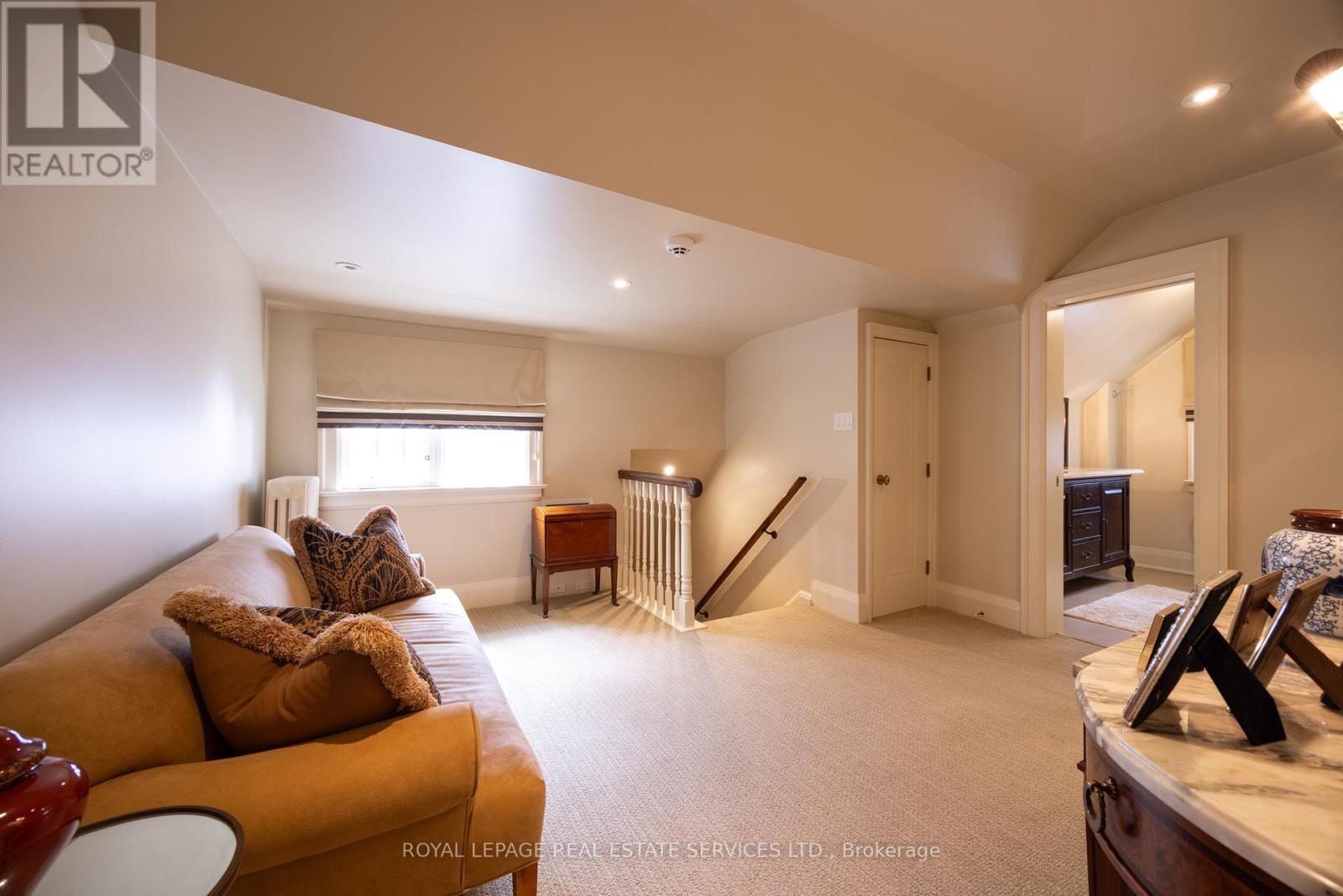 












80 OLD FOREST HILL ROAD

,
Toronto,




Ontario
M5P2R5

