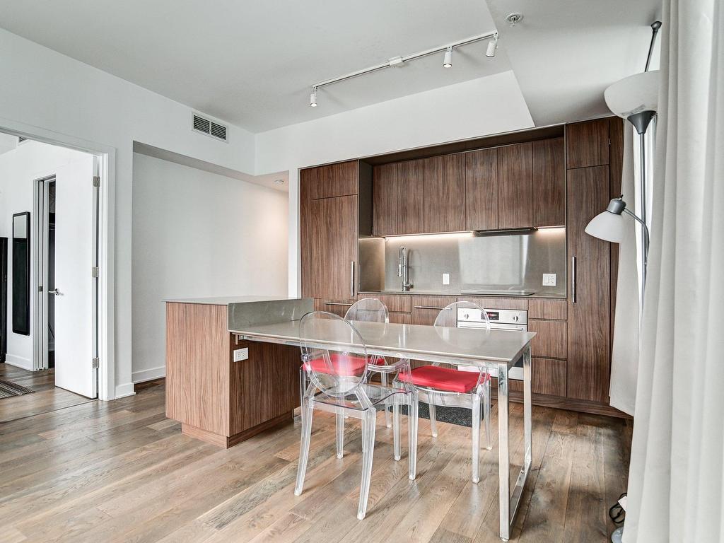 









1288


Av. des Canadiens-de-Montréal

, 2001,
Montréal (Ville-Marie),




QC
H3B3B3

