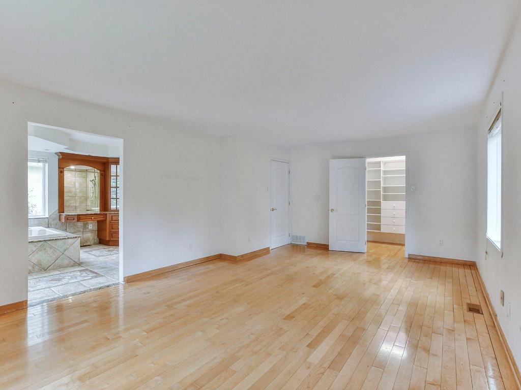 









116


Ch. des Topazes

,
Saint-Sauveur,




QC
J0R1R2

