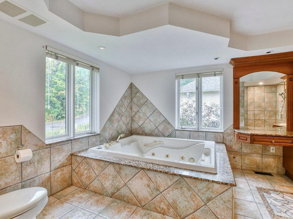 









116


Ch. des Topazes

,
Saint-Sauveur,




QC
J0R1R2

