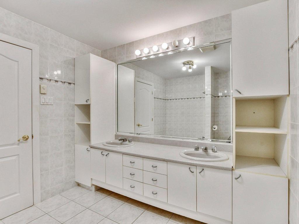 









116


Ch. des Topazes

,
Saint-Sauveur,




QC
J0R1R2

