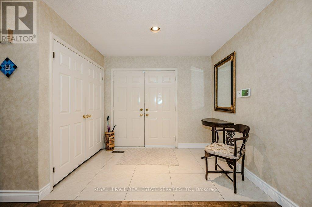 












294 RAMBLER COURT

,
Oakville,




Ontario
L6H3A6

