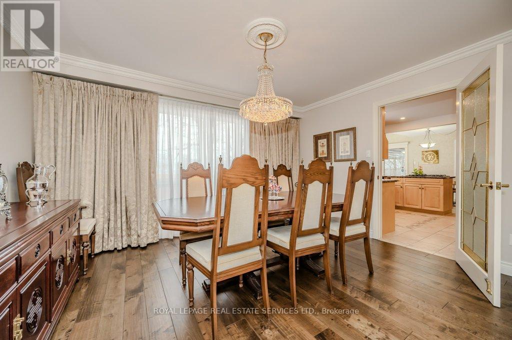 












294 RAMBLER COURT

,
Oakville,




Ontario
L6H3A6

