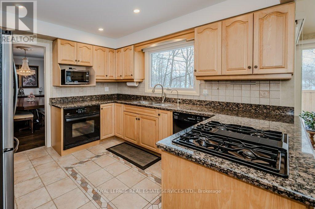 












294 RAMBLER COURT

,
Oakville,




Ontario
L6H3A6

