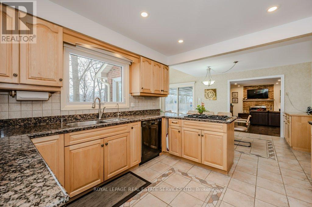 












294 RAMBLER COURT

,
Oakville,




Ontario
L6H3A6

