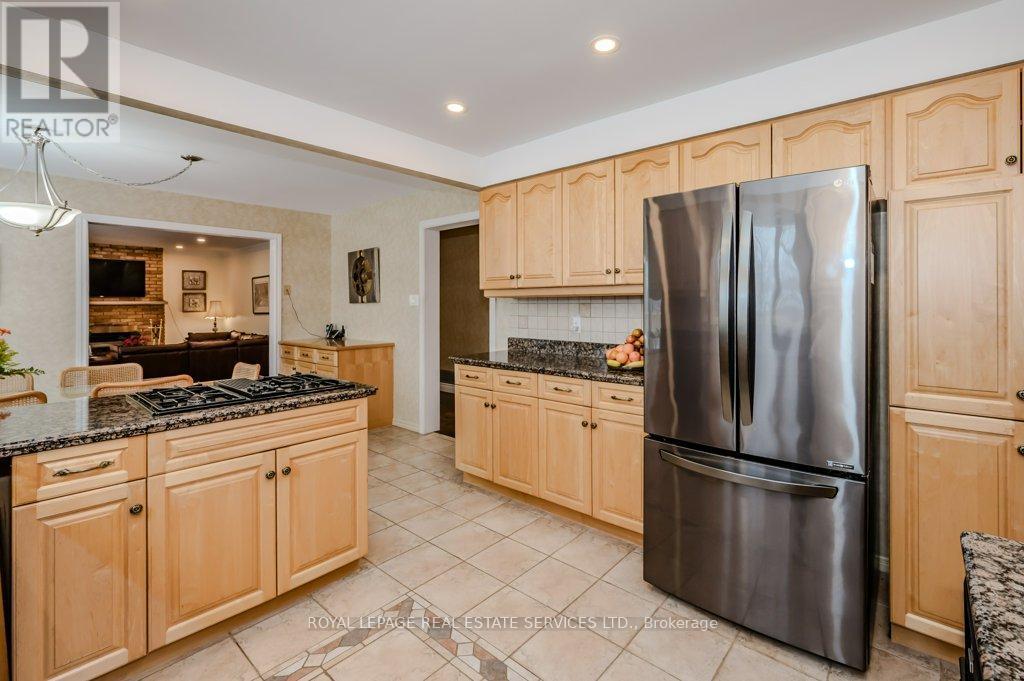 












294 RAMBLER COURT

,
Oakville,




Ontario
L6H3A6

