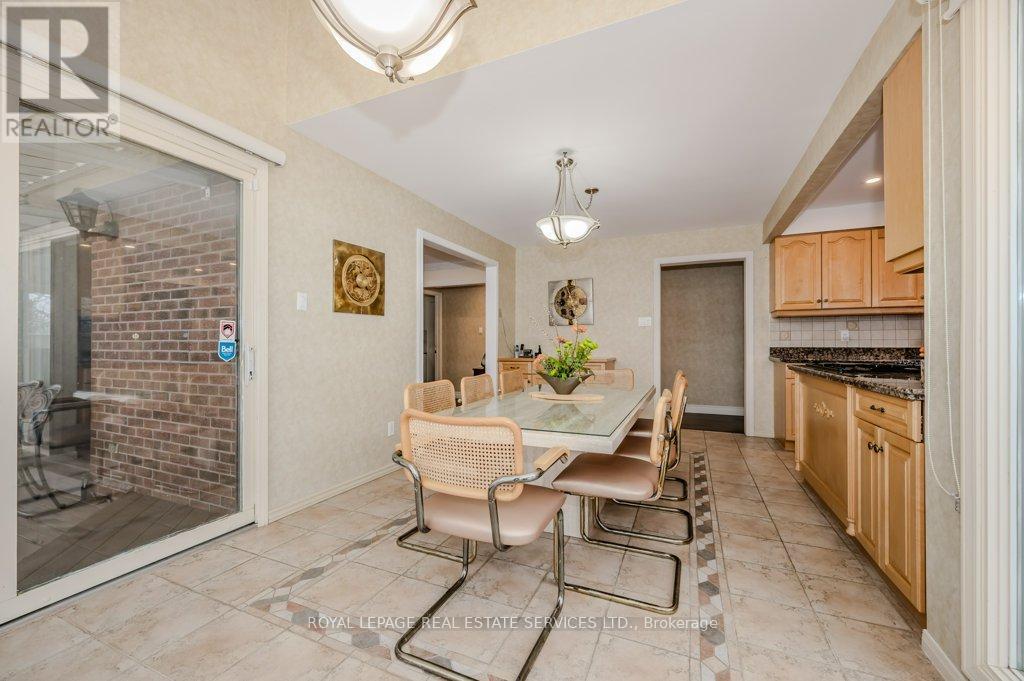 












294 RAMBLER COURT

,
Oakville,




Ontario
L6H3A6

