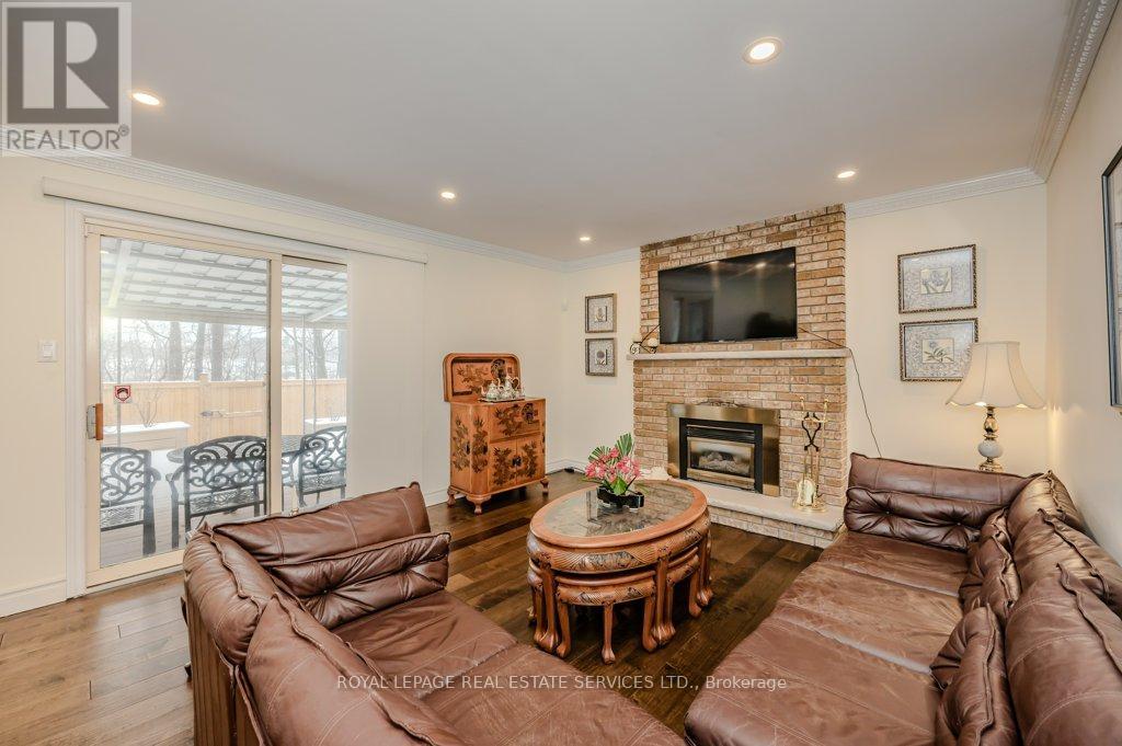 












294 RAMBLER COURT

,
Oakville,




Ontario
L6H3A6

