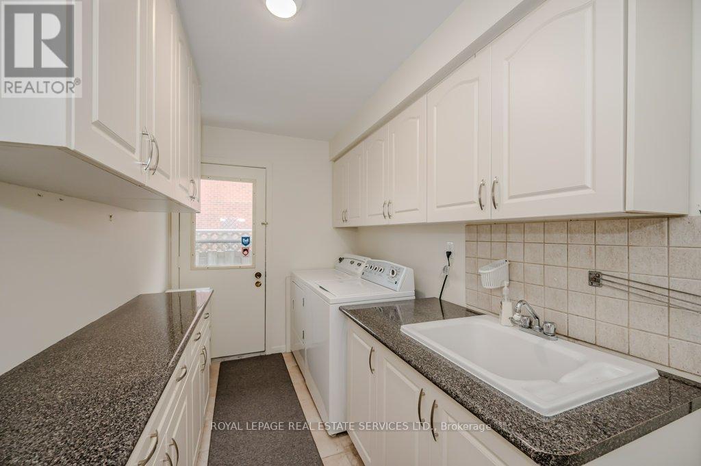 












294 RAMBLER COURT

,
Oakville,




Ontario
L6H3A6

