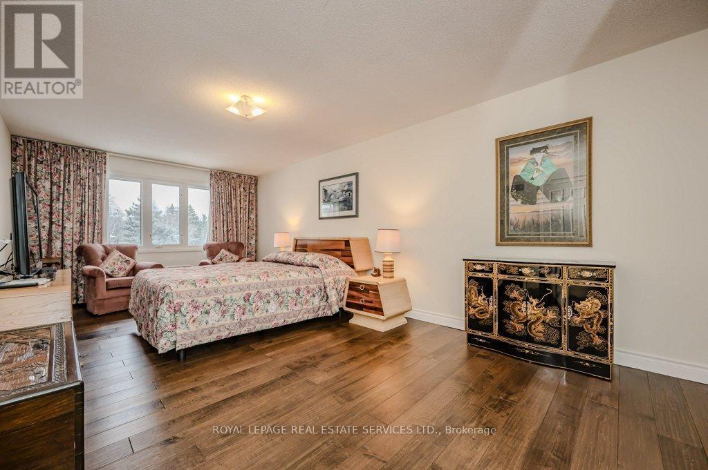 












294 RAMBLER COURT

,
Oakville,




Ontario
L6H3A6

