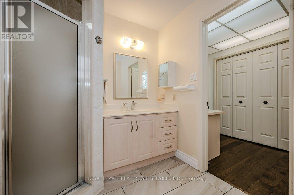 












294 RAMBLER COURT

,
Oakville,




Ontario
L6H3A6


