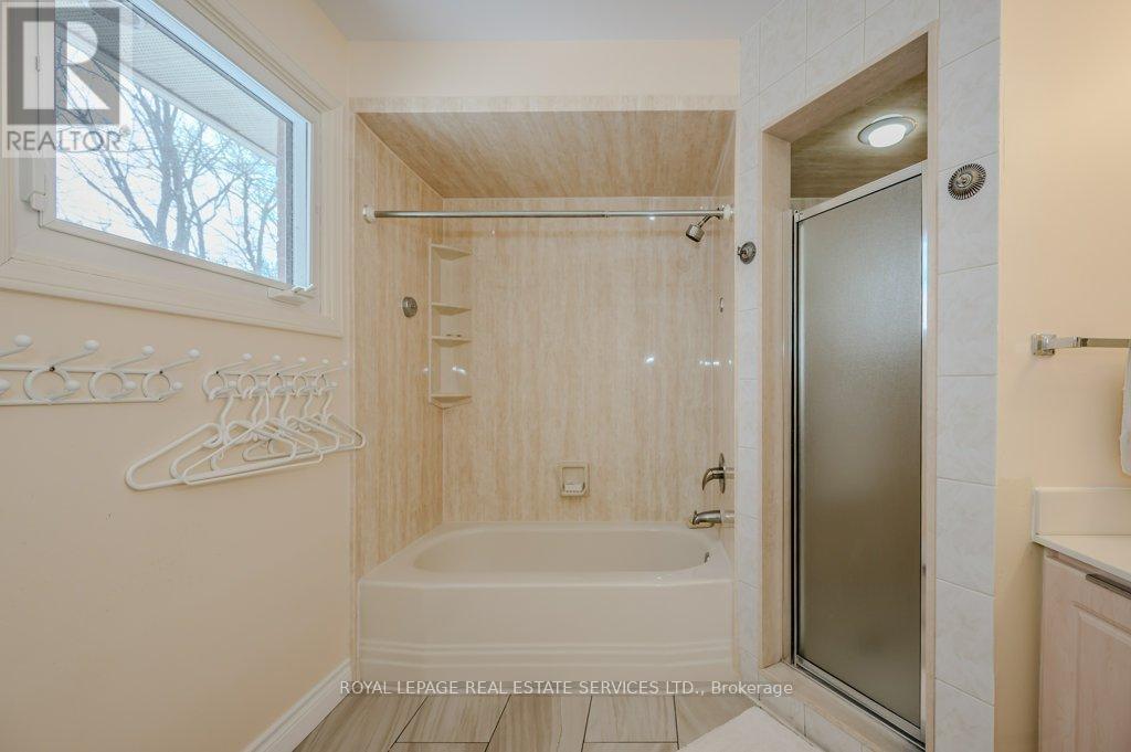 












294 RAMBLER COURT

,
Oakville,




Ontario
L6H3A6

