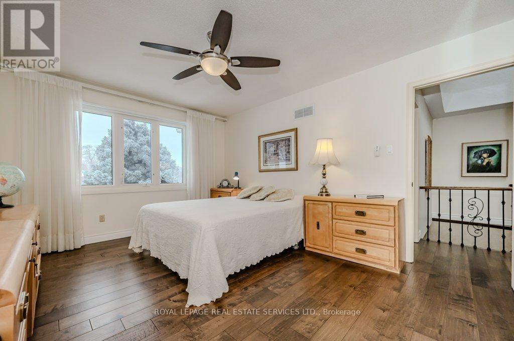 












294 RAMBLER COURT

,
Oakville,




Ontario
L6H3A6

